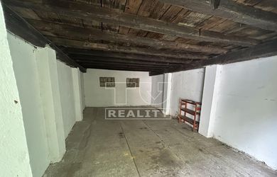 Na predaj veľká murovaná garáž v Trnave – Prednádražie (Staničný park)